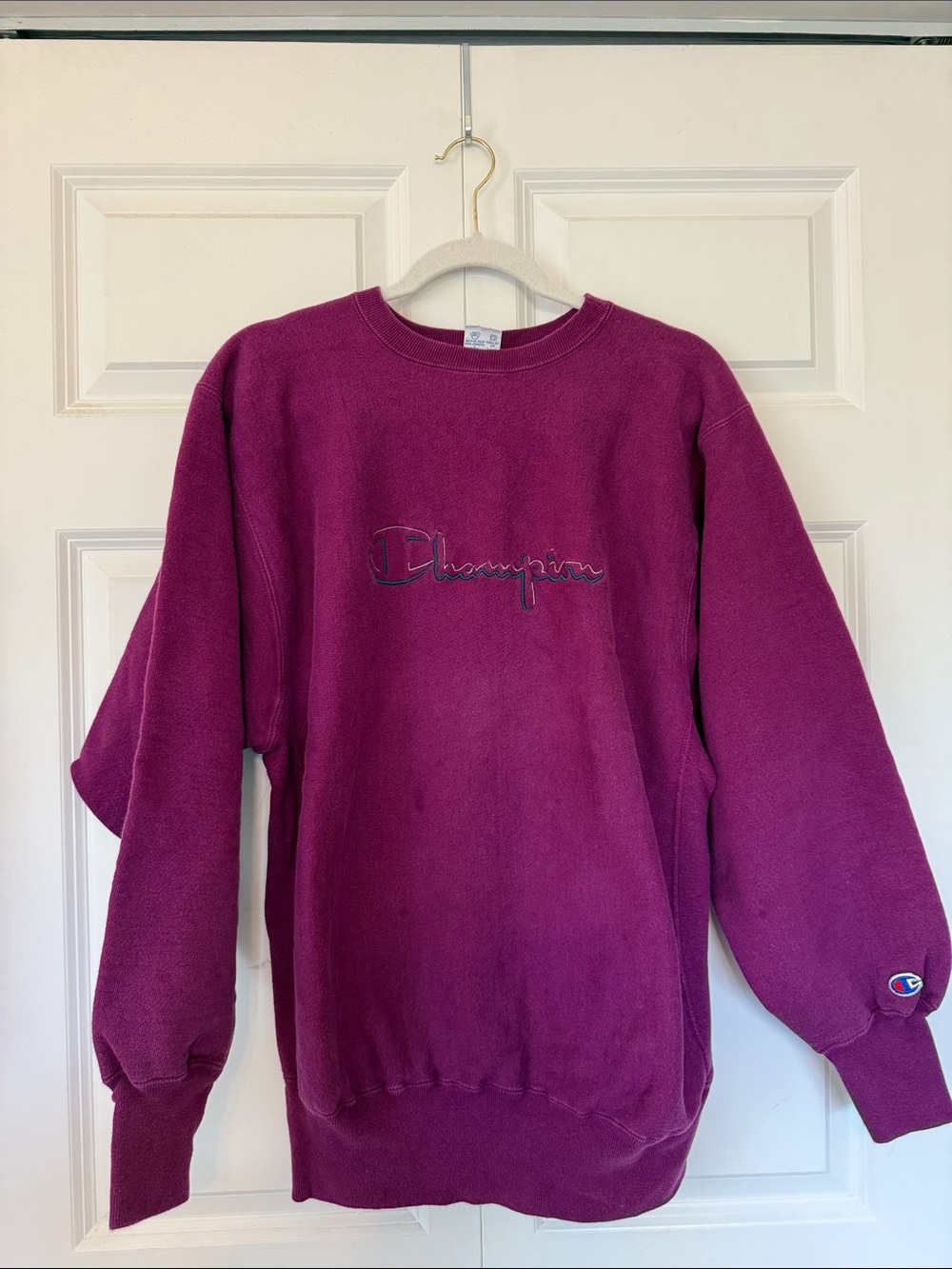 Vintage Champion Women’s Crewneck Sweatshirt in Deep Magenta